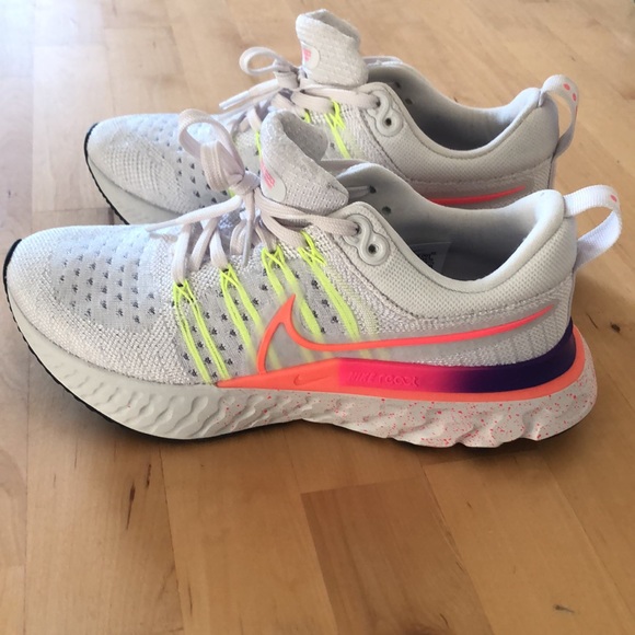 BNIB Nike Women's React Infinity Run Flyknit 2 - Picture 8 of 11